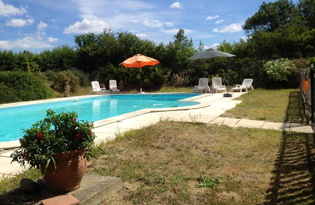 Homerez - Mansion for 10 ppl. with swimming-pool, garden and terrace at Cailhau