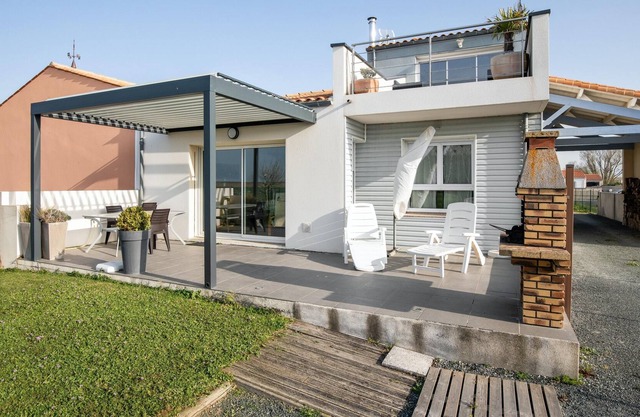 Homerez - Nice house for 6 ppl. with sea view and terrace at Chatelaillon plage