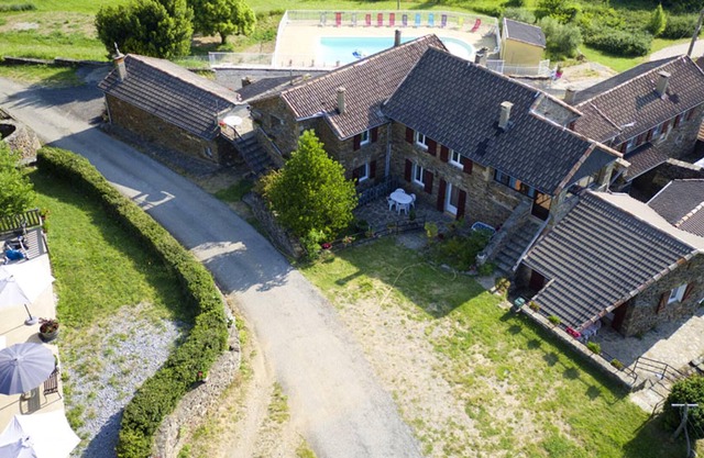 Homerez - Nice house for 6 ppl. with shared pool and terrace at Gravières