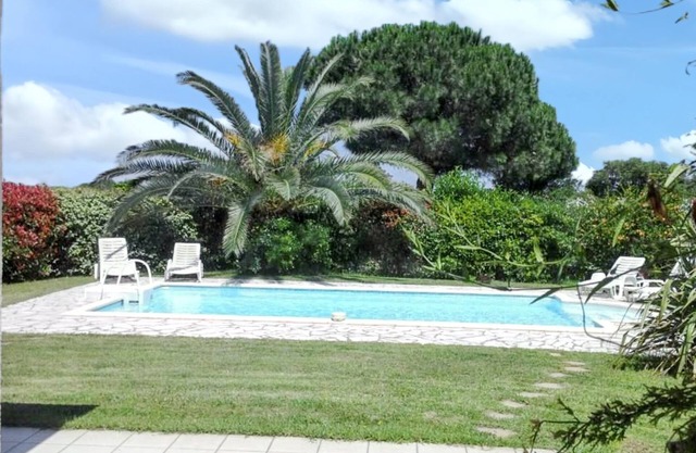 Homerez - Relaxing Villa in Solaro with Private Pool and Garden