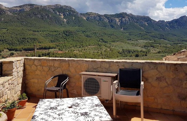 Homerez - Spacious house for 6 ppl. with terrace and balcony at Paüls