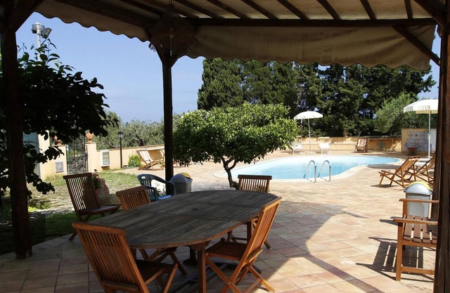 Homerez - Superb house 3 km from the beach for 5 people. with terrace at Paceco