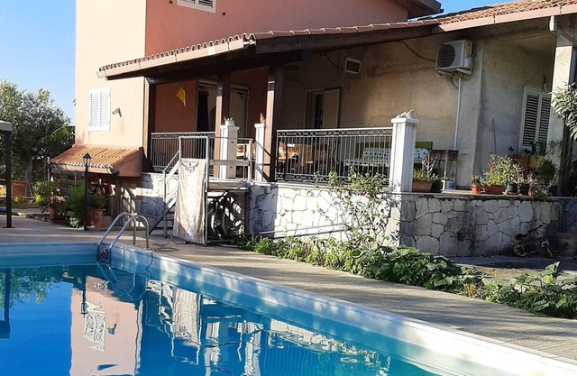 Homerez - Villa 8 km away from the beach for 6 ppl. with shared pool at Augusta