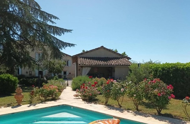 Homerez - Villa for 4 pers. with swimming pool and terrace in Lisle-sur-Tarn