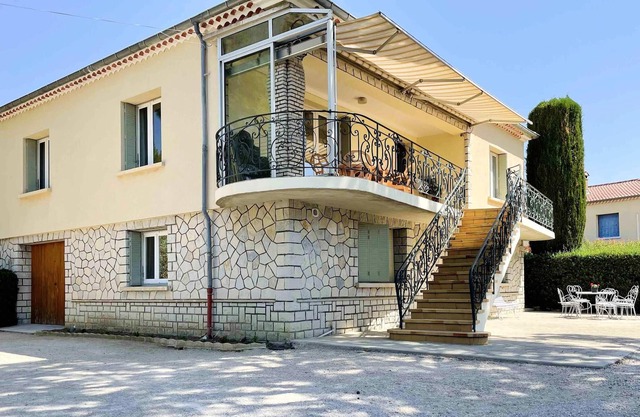 Homerez - Villa for 12 ppl. with swimming-pool, garden and terrace at Sablet