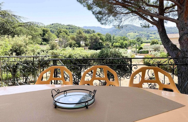 Homerez - Villa for 12 ppl. with swimming-pool, garden and terrace at Sablet