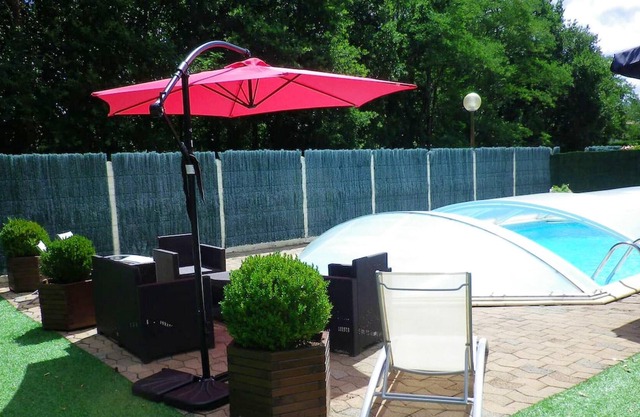 Homerez - Villa for 8 ppl. with swimming-pool, garden and terrace at Escource
