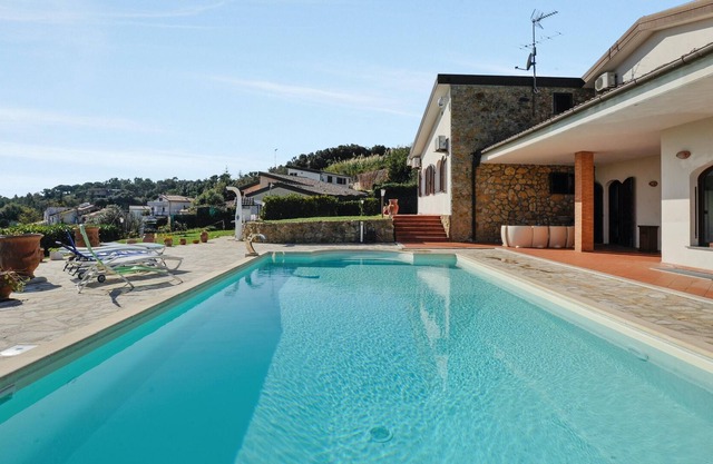 Homerez - Villa for 7 ppl. with swimming-pool and jacuzzi at Castellaccio