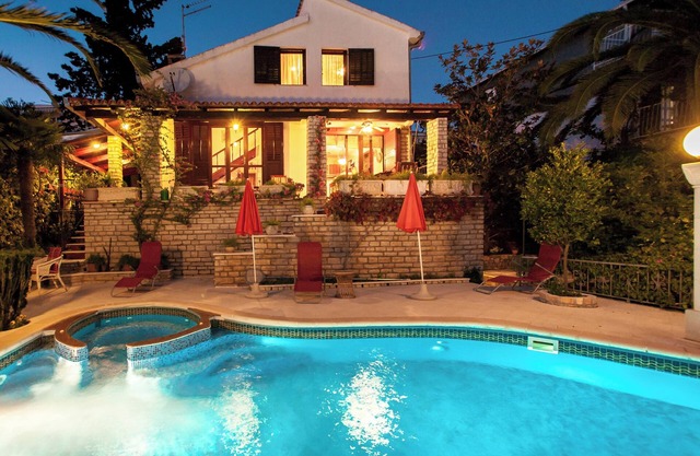 Homerez - Villa in Seget Vranjica
