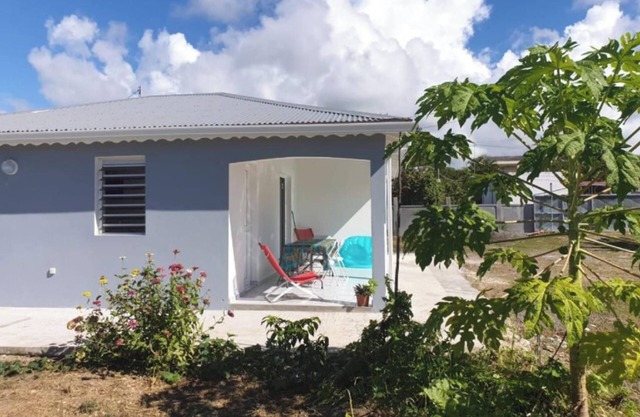 Homerez - Welcoming house in Grand-Bourg with garden and terrace