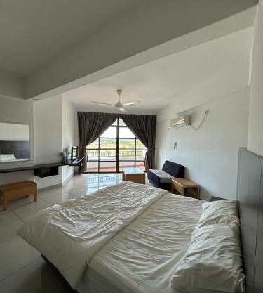 Homestay in Marina Heights with beach view