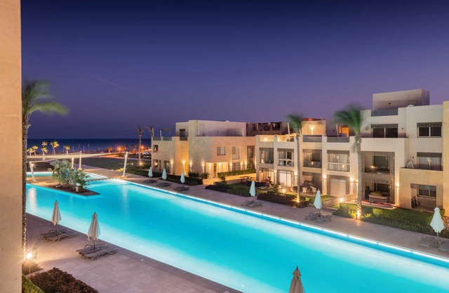 Homestyle 3BR Penthouse Pool & Beach View