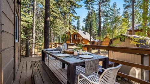 Homewood by AvantStay AMAZING FAMILY Cabin w Hot Tub Sauna