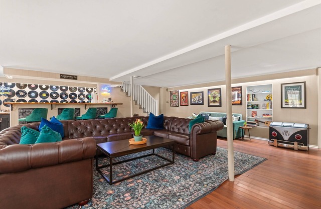 Honky-Tonk Home Bar | Min 2 Broadway