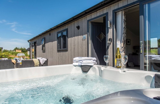 Hornbeam Lodge, 19 Roadford Lake Lodges