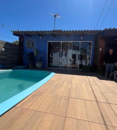 Hospedagem familiar com piscina e churrasqueira