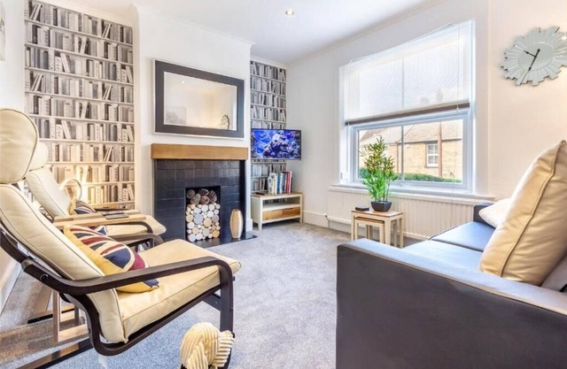 Host & Stay | Farningham Residence