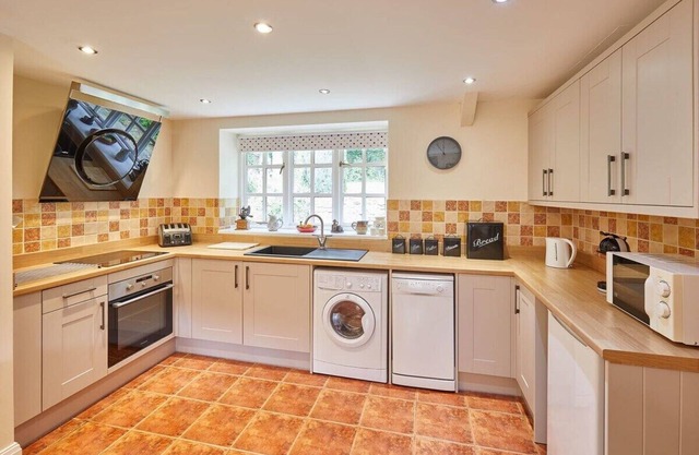 Host & Stay | Heron Cottage