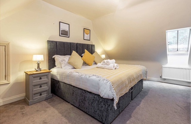 Host & Stay | Hillbrook House Dwelling