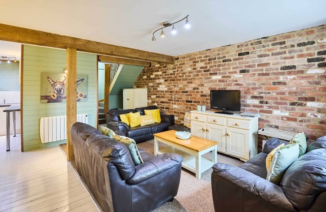 Host & Stay | West Barn