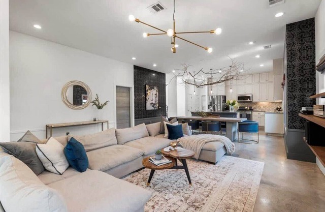 Hot Tub, 3br, Free Parking | The Apex - Portoro