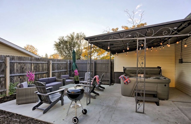 Hot Tub and Games! Family Friendly