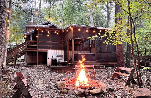 Hot Tub, Fire Pit, Grill, Sleeping Porch & More!