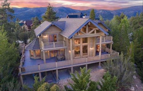 Hot Tub Game Room Large Deck w Incredible View Penticton Lodge by AvantStay