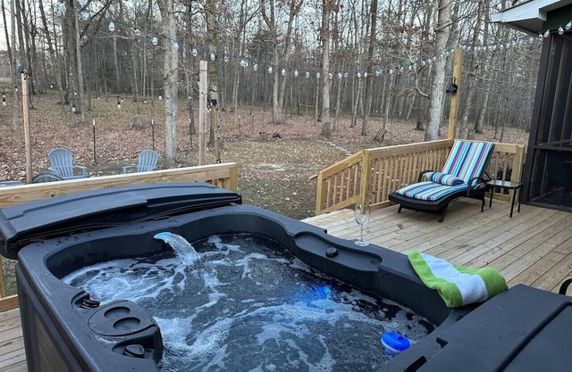 Hot Tub l Large Yard l Private