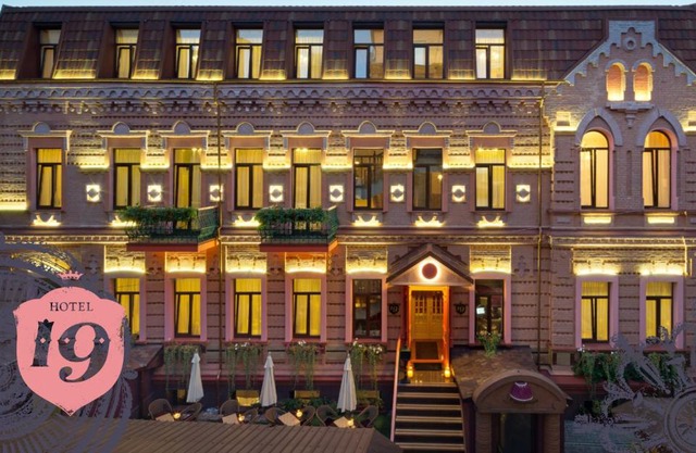 Hotel 19
