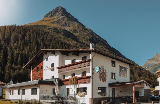 Hotel Alpina