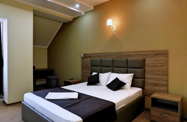 Hotel & Banquet Hall SV Airport Parkway