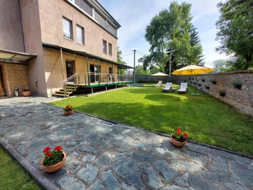 Hotel Brass- FREE PARKING