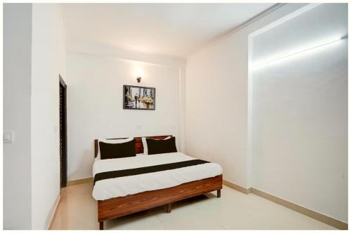 Hotel Citrine-Suites Resorts Near Shri Radha Girdhar Gopal Temple - Restaurant - Lift And Parking Facilities - Fully Air Condition with All Luxury Luxuary Rooms With Attached-Balcony - A Top Rated Hotel