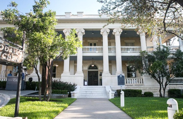 Hotel Ella