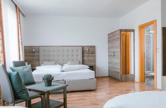 Hotel Garni Dreibettzimmer Du/wc - Hotel Johannes-zeche Tauber