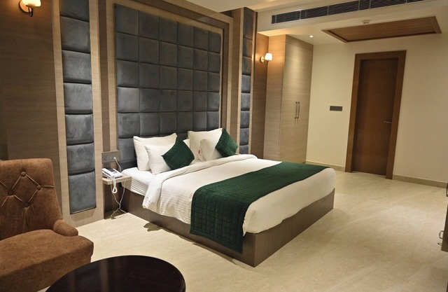 Hotel Gold In Leaf