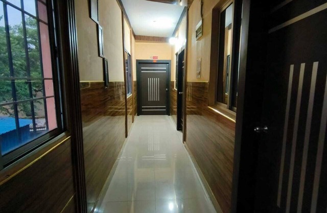 Hotel J B Palace