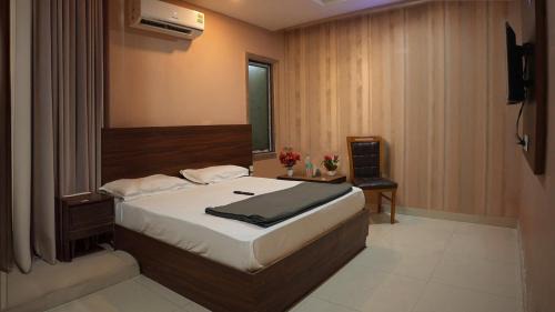 Hotel Neelam Bar & Restaurant