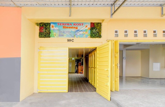 Hotel O Alun-Alun Purwokerto Near Gor Satria Purwokerto Formerly Guest House Blessing
