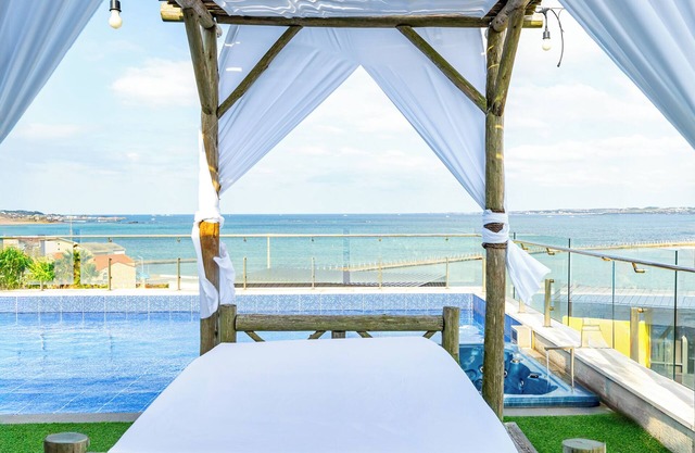 Hotel & Pool Villa Attirance