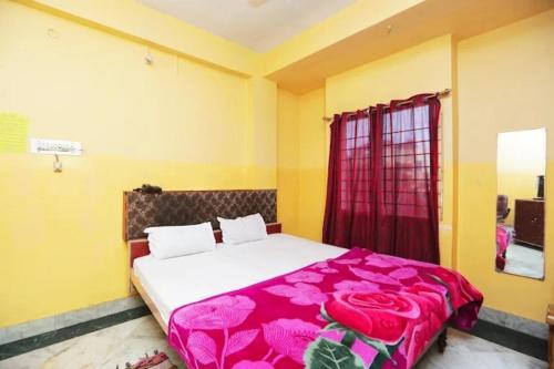 HOTEL S-A-V-I-T-R-I PALACE Near Shree Baba Baidyanath Jyotirlinga - Free Wifi And Parking Facilities - Spacious and Fully Air Conditioned Rooms-Budget Hotel