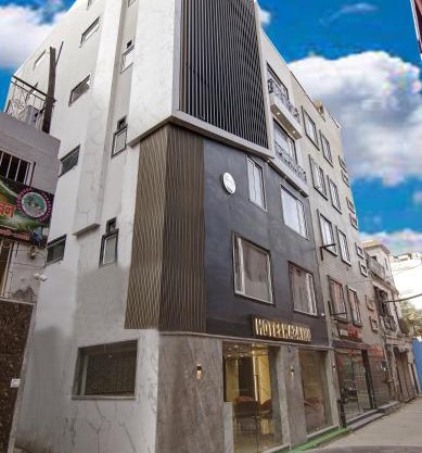 Hotel The Kaca International