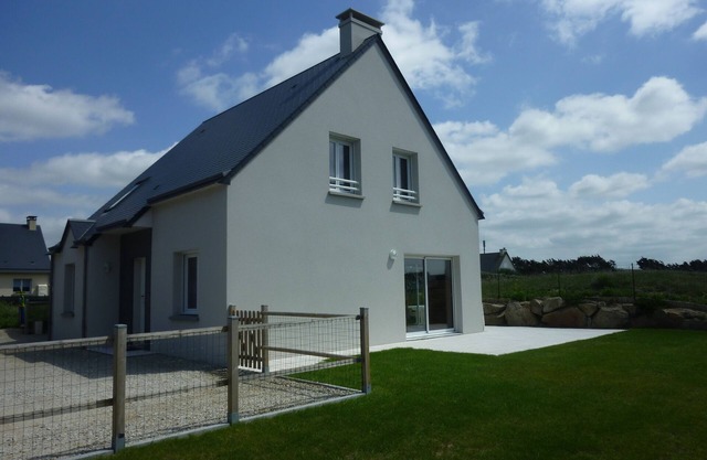House 150m from the beach (price with water, electricity, wifi, sheets provided)
