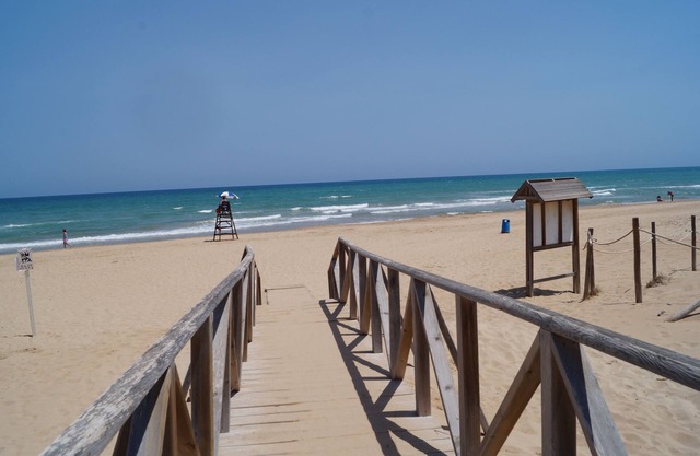 House 6 pers, 700m from the beach in residential with swimming pool