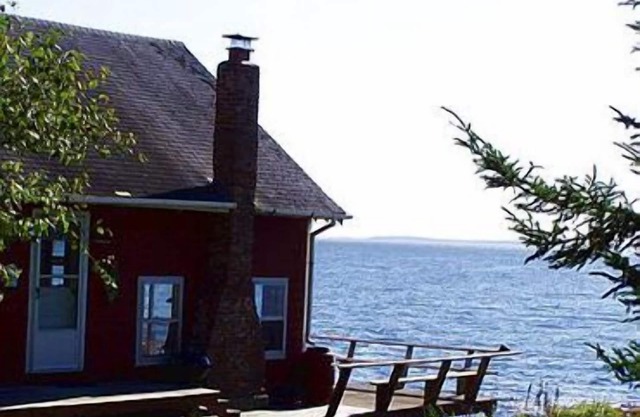 House At The Point - Rustic Cottage on Ocean's Edge