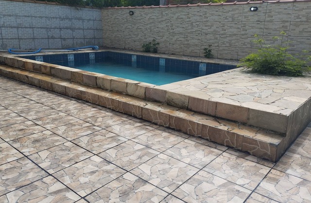 House with pool and barbecue in front of Praia da Brisa