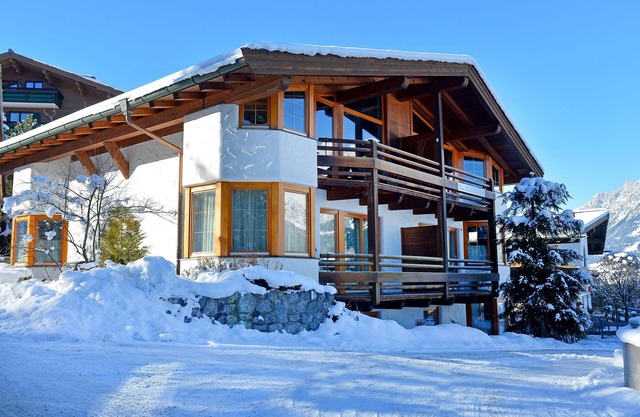 House by slopes and golf course, with view of the Wilden Kaiser