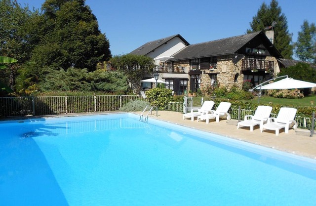 House, character cottage, 16p, countryside, swimming pool. atlantic pyrenees 64