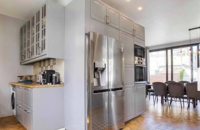 House for 18 people with cinema Place Morny